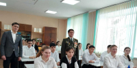 Депутаты Курултая провели урок парламентаризма в школе с. Рощинский - Отдел образования